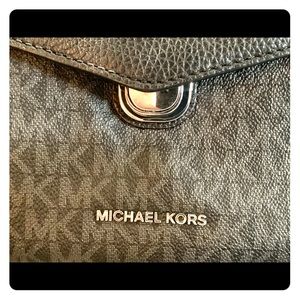 *BRAND NEW* MICHAEL KORS MEDIUM “MK LOGO” PURSE